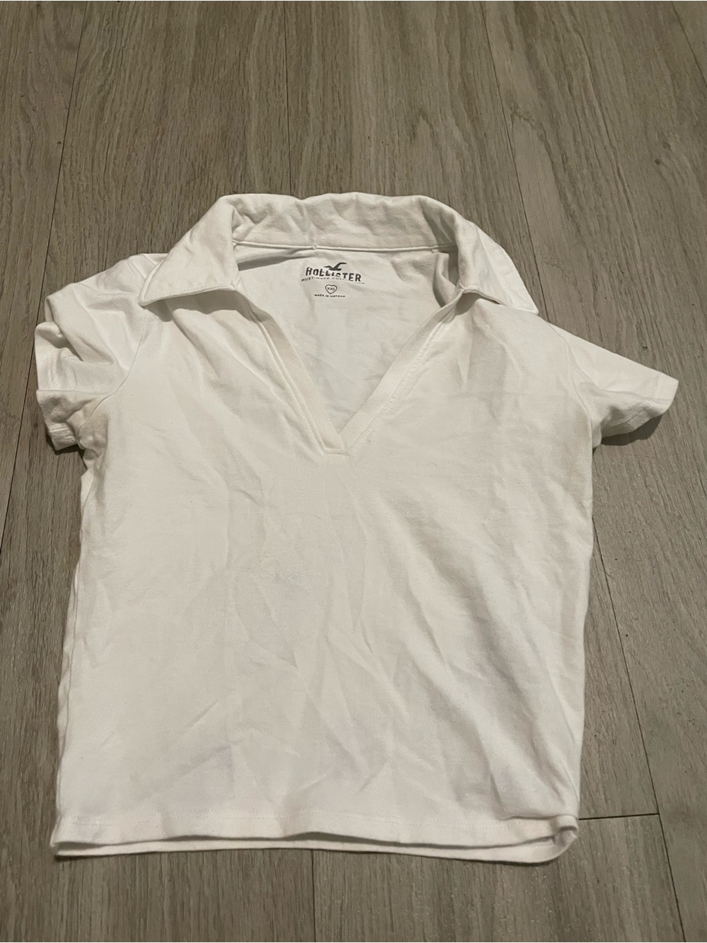 Hollister Women's White V-Neck Crop Polo